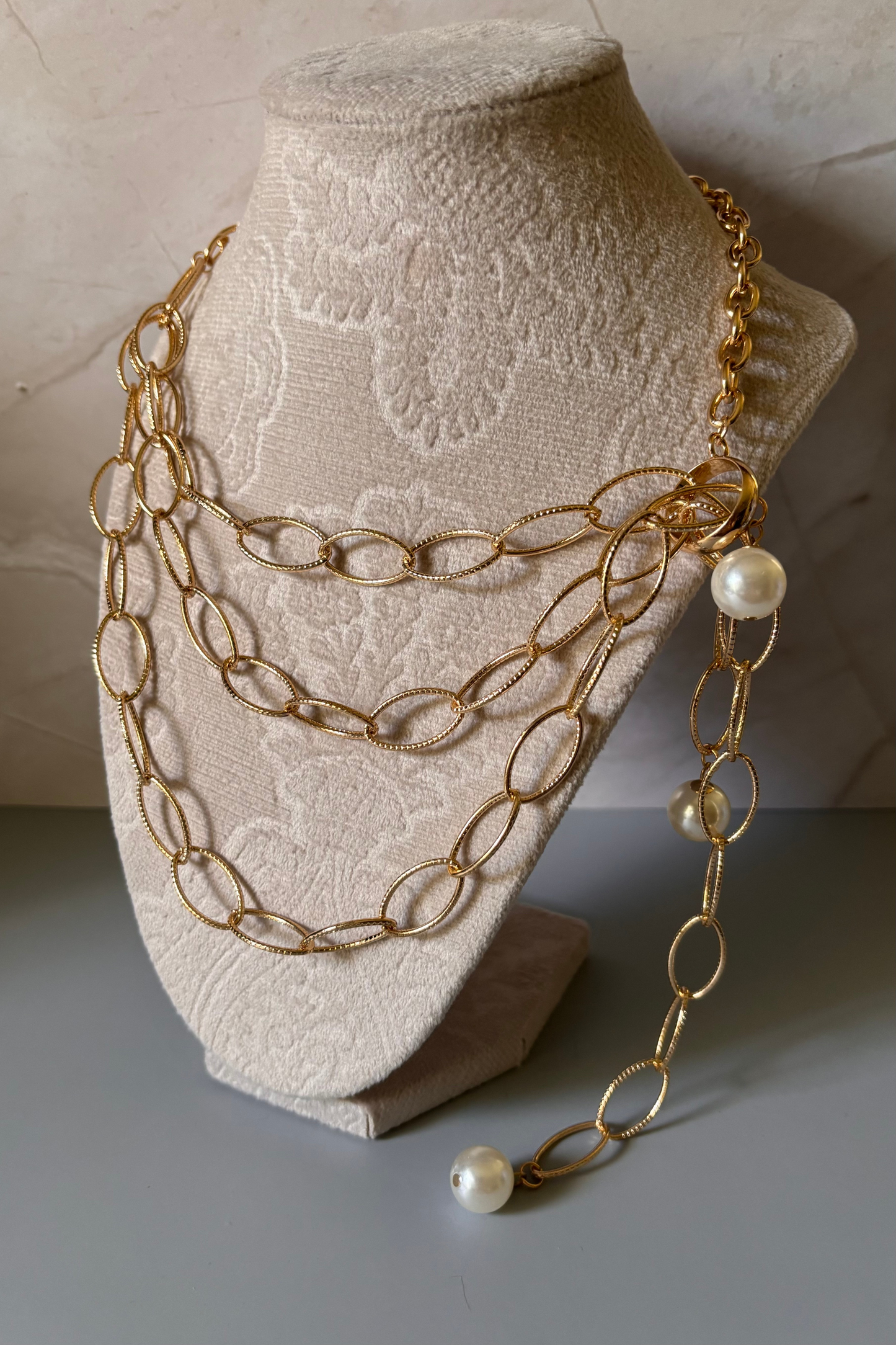 Layered Chunky Gold Chain Lariat Necklace with Pearl Drops – 14k Goldtone Statement Jewelry