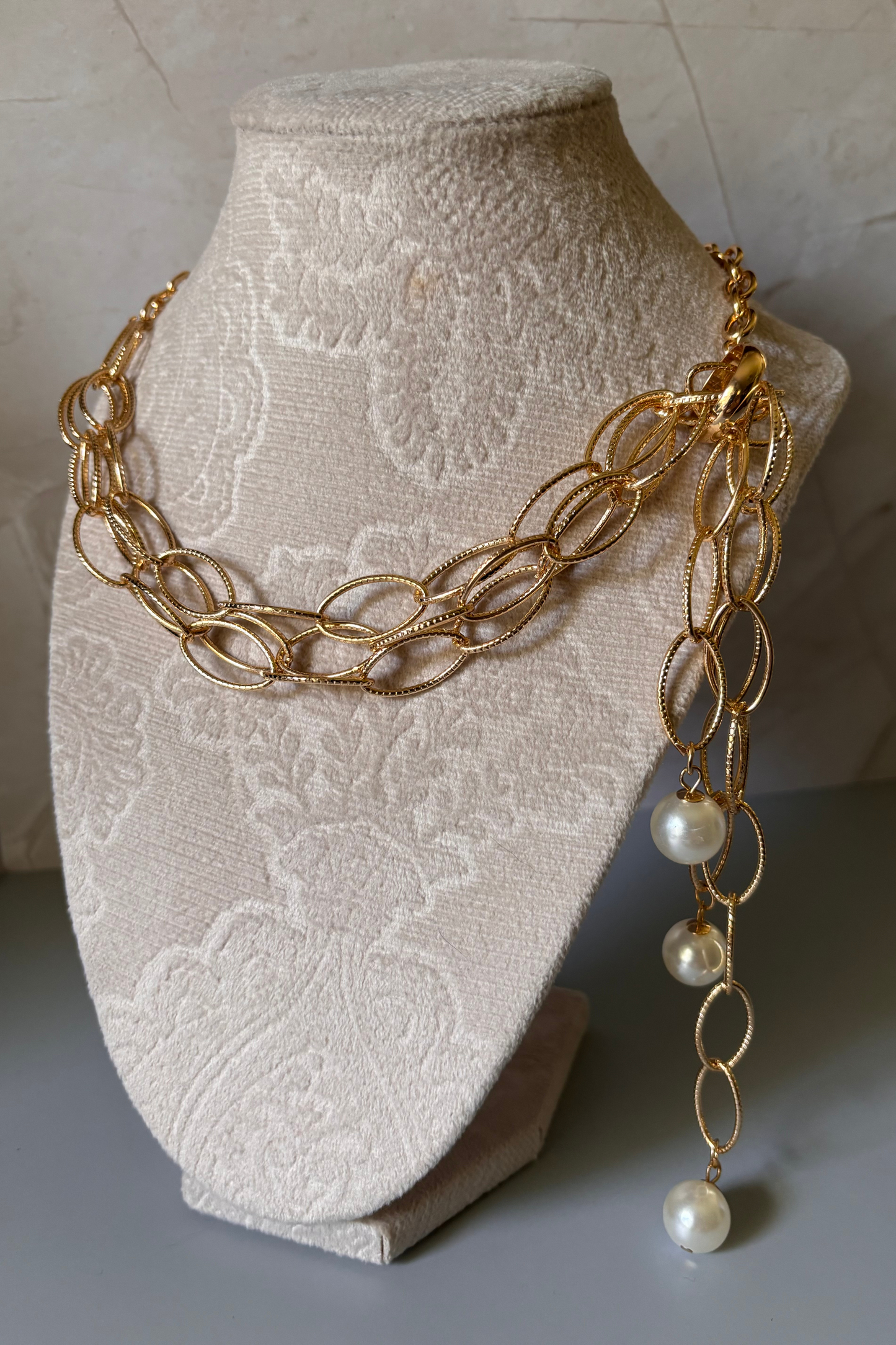 Layered Chunky Gold Chain Lariat Necklace with Pearl Drops – 14k Goldtone Statement Jewelry