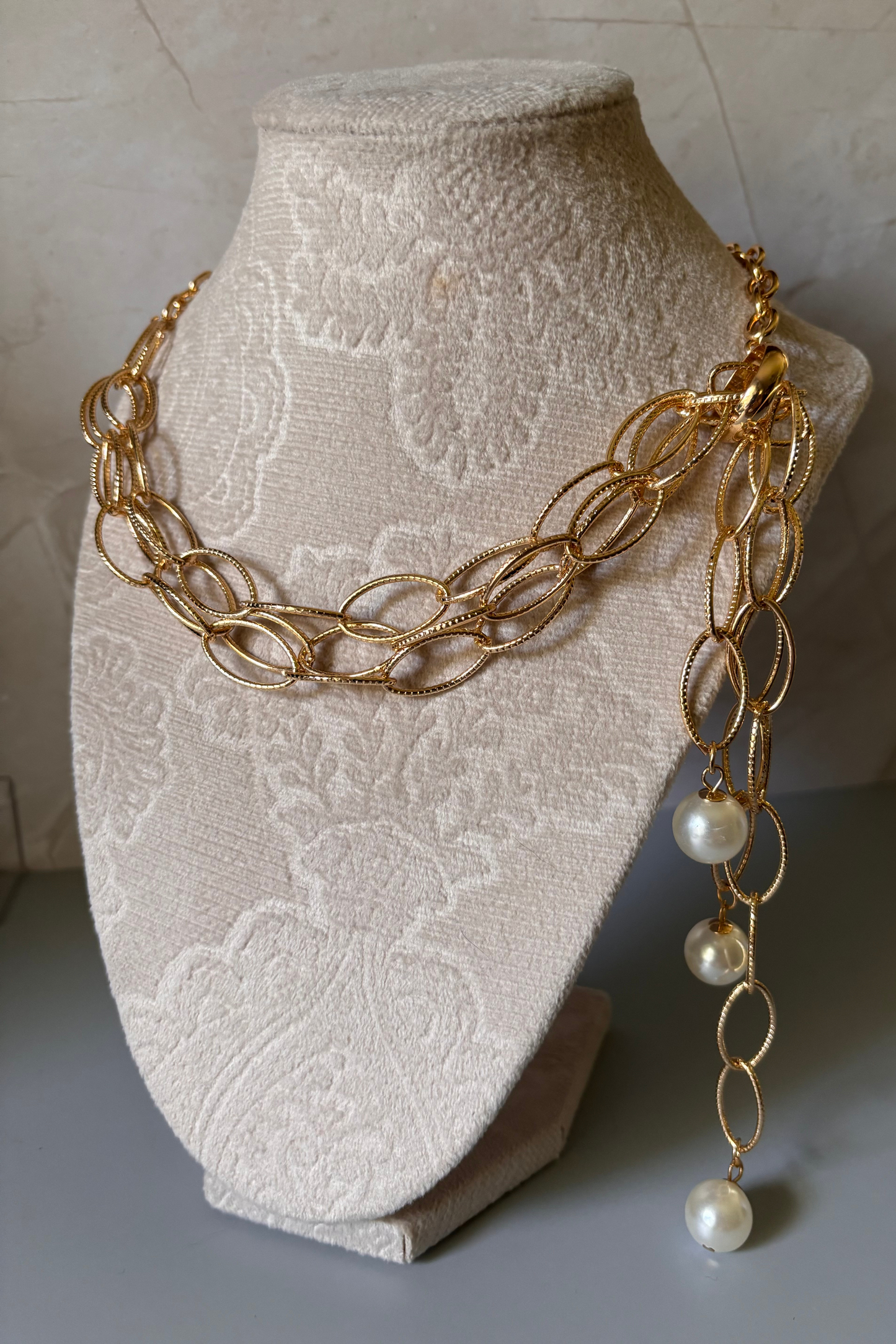 Layered Chunky Gold Chain Lariat Necklace with Pearl Drops – 14k Goldtone Statement Jewelry