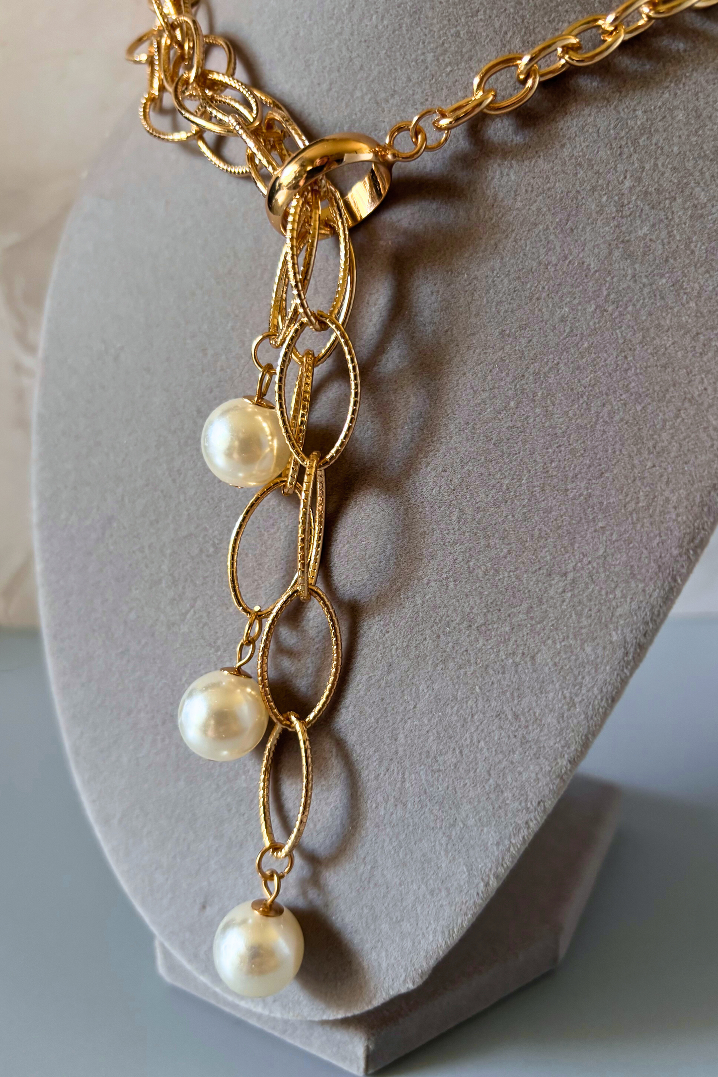 Layered Chunky Gold Chain Lariat Necklace with Pearl Drops – 14k Goldtone Statement Jewelry