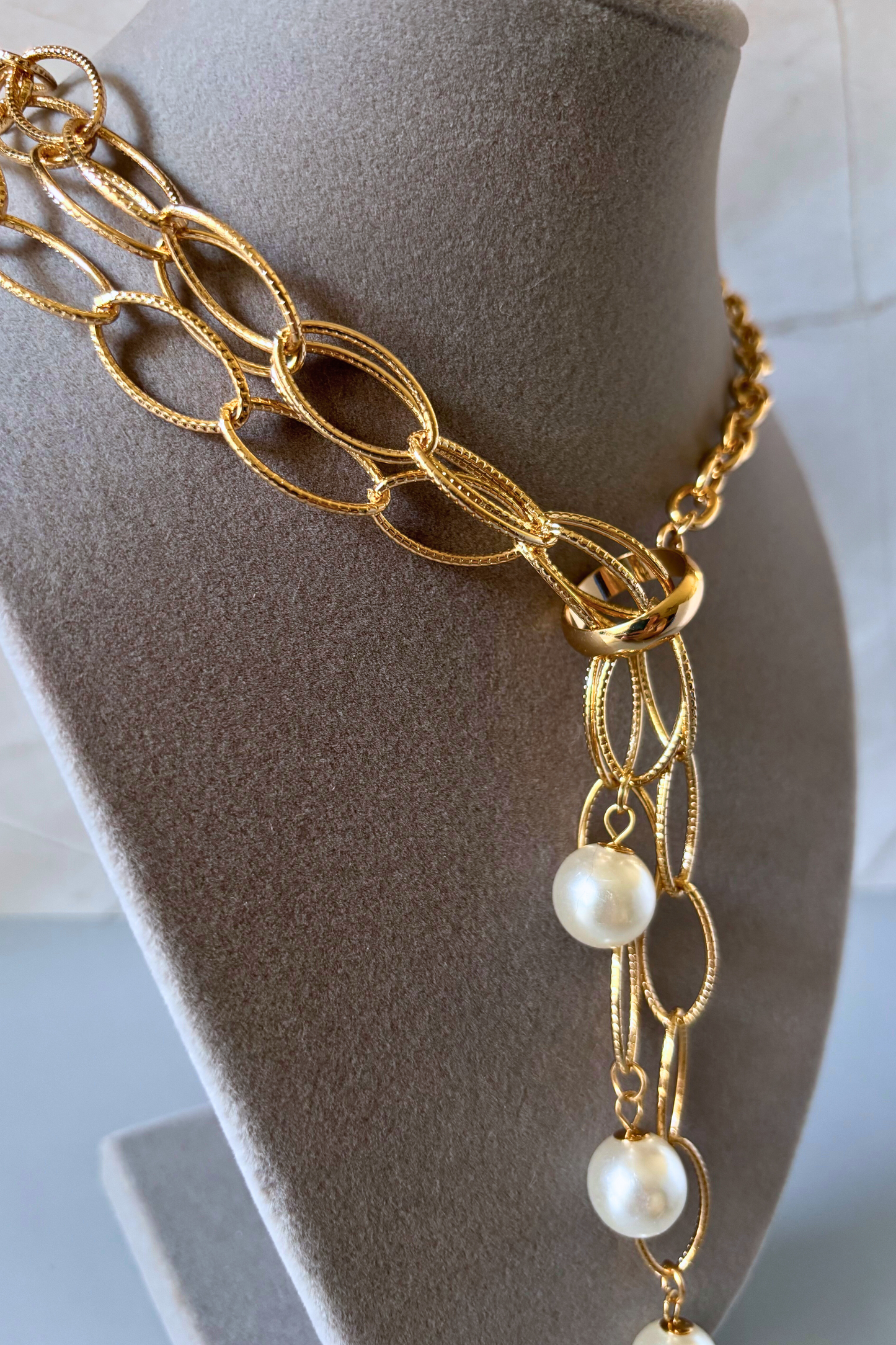 Layered Chunky Gold Chain Lariat Necklace with Pearl Drops – 14k Goldtone Statement Jewelry