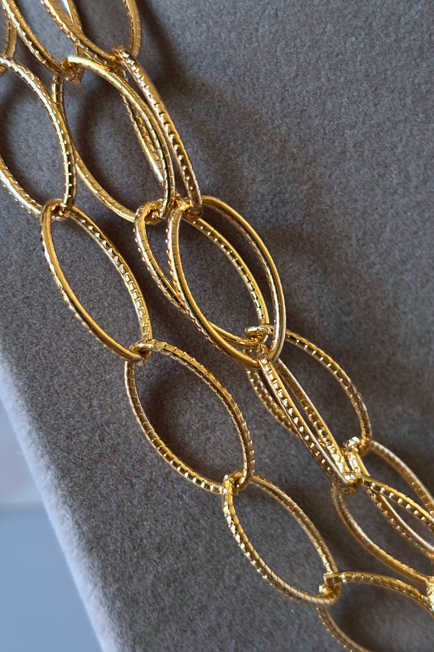 Layered Chunky Gold Chain Lariat Necklace with Pearl Drops – 14k Goldtone Statement Jewelry