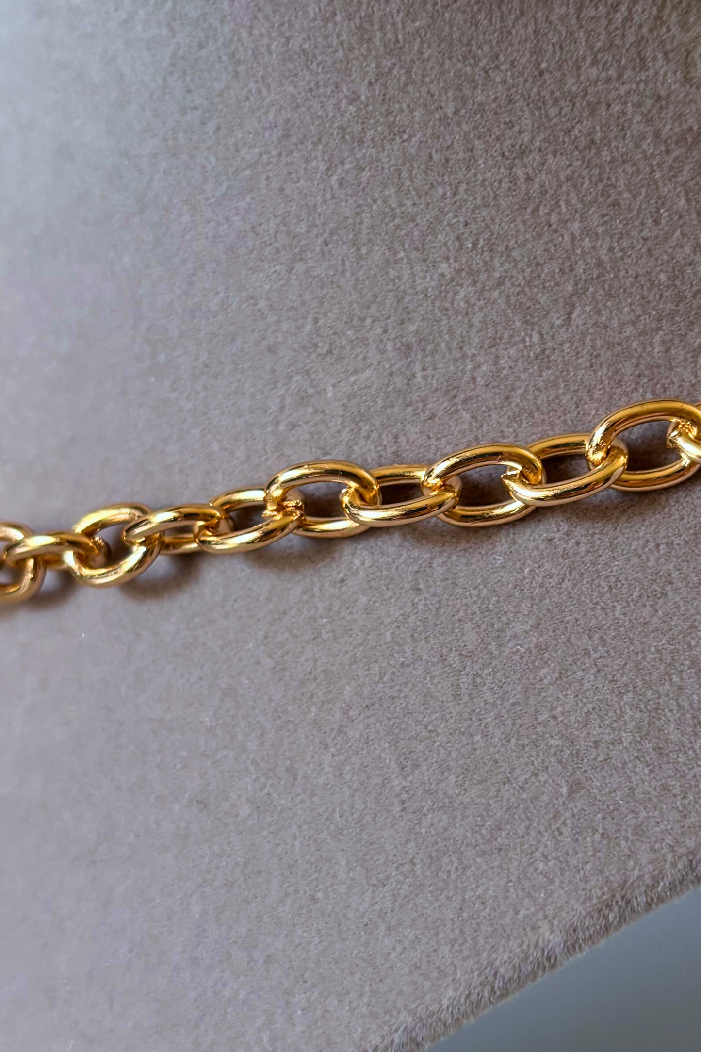 Layered Chunky Gold Chain Lariat Necklace with Pearl Drops – 14k Goldtone Statement Jewelry