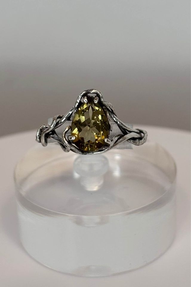 Natural Olive Quarts Sterling Silver Vine Ring